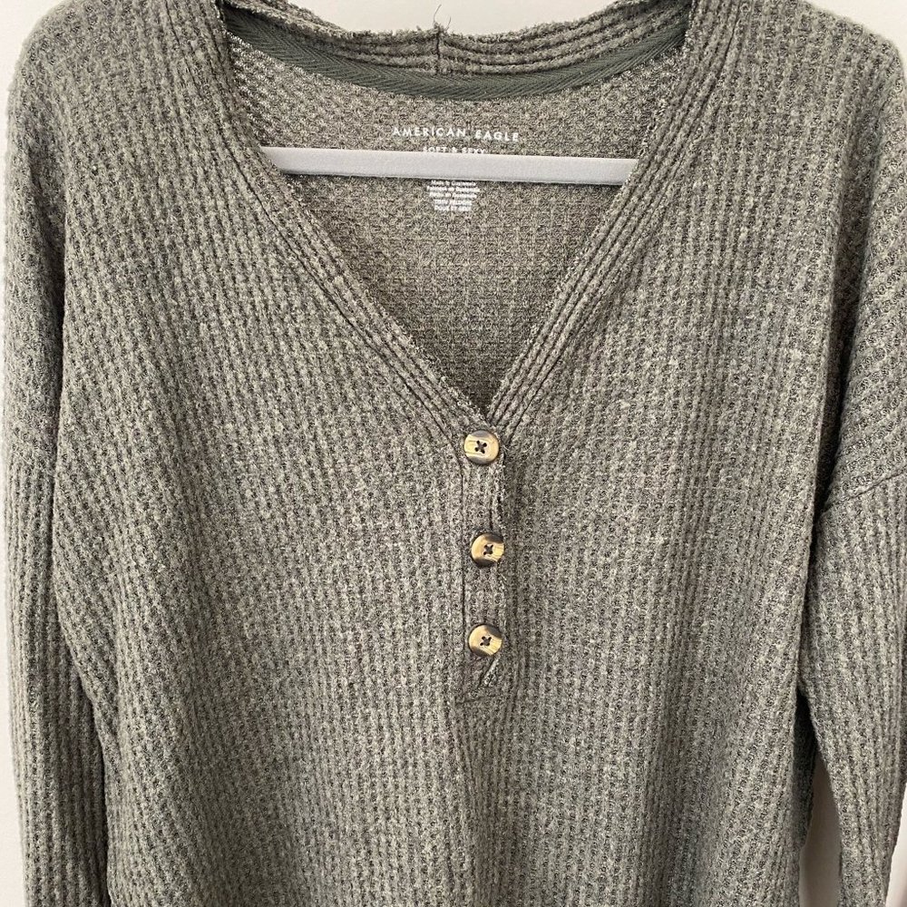 American Eagle Green Long Sleeve